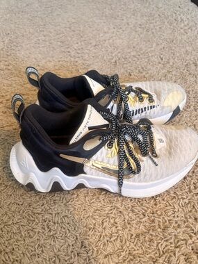 Nike Giannis Antetokounmpo White, Black and Gold Kids Sneakers